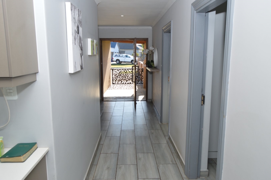 4 Bedroom Property for Sale in Blue Mountain Village Western Cape